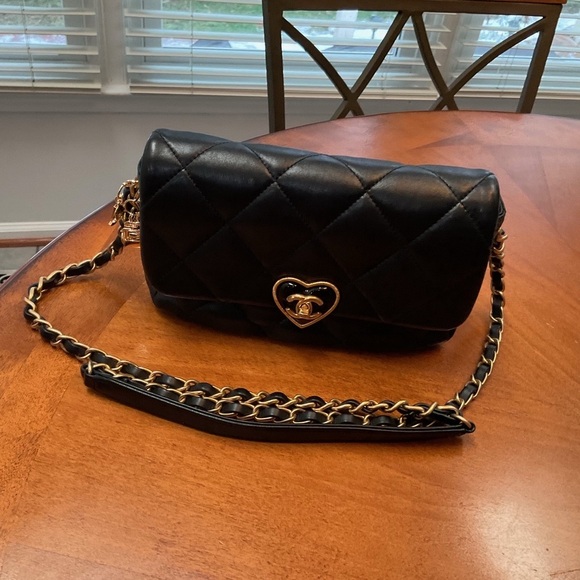 Chanel lambskin Black Quilted Crossbody with Gold Heart Accent AUTHENTIC - Picture 12 of 16